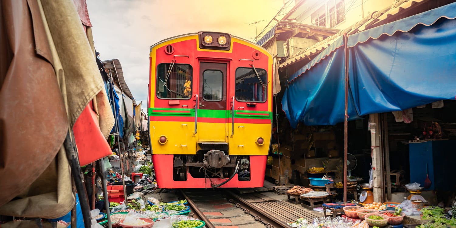 Talad Rot Fai (Train Night Market)