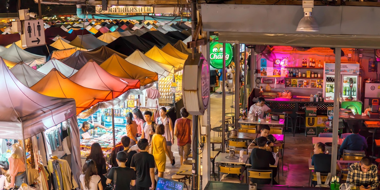 Talad Rot Fai (Train Night Market)